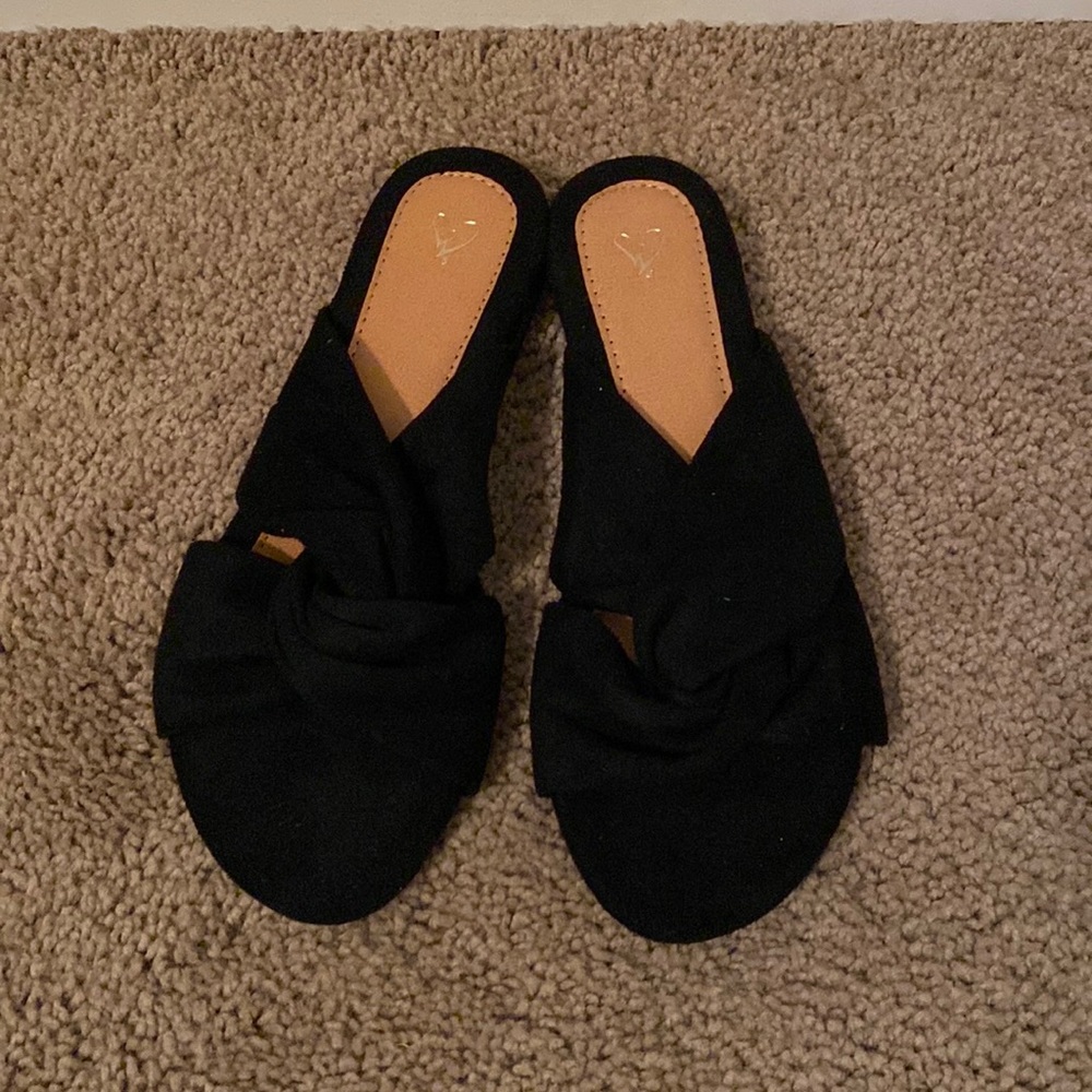 Windsor Knot Sandals